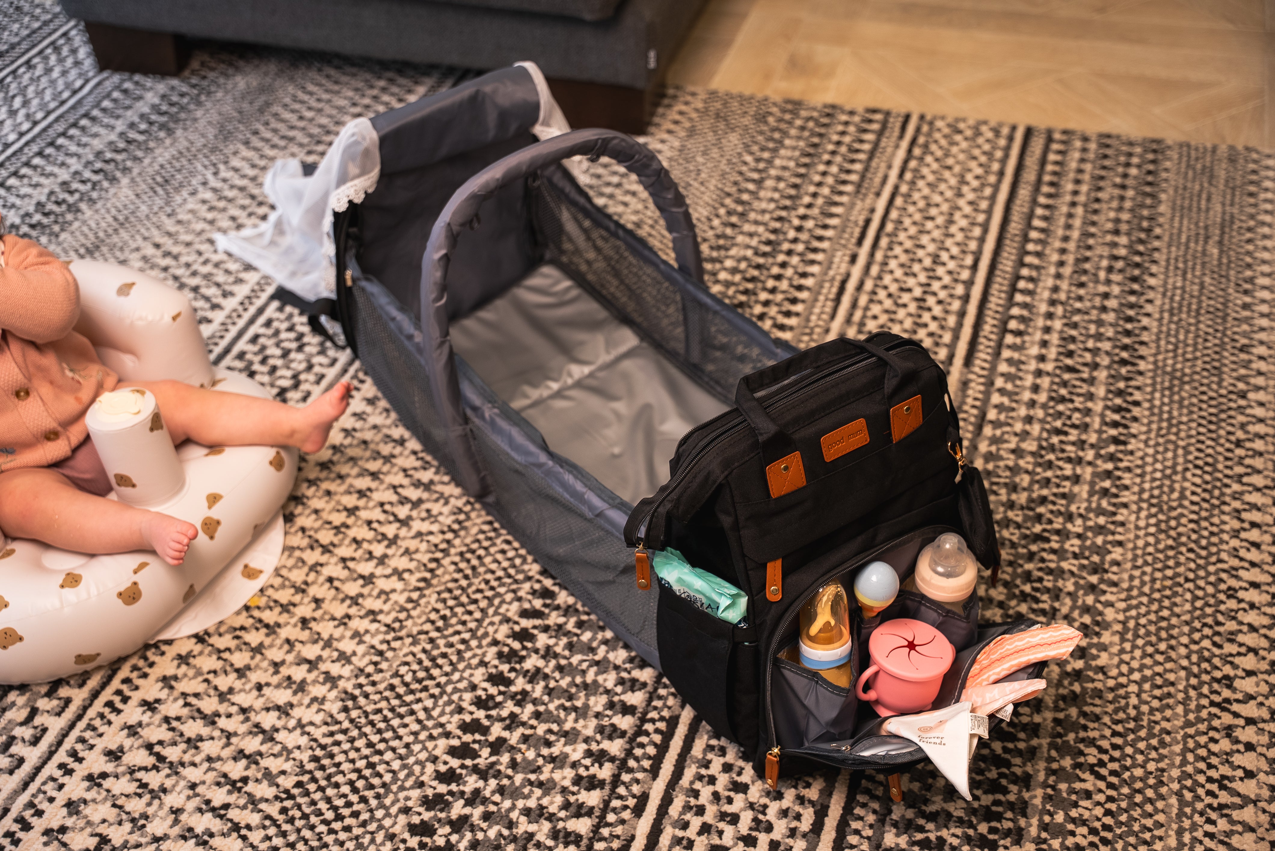 Nappy Bag with Extendable Cot